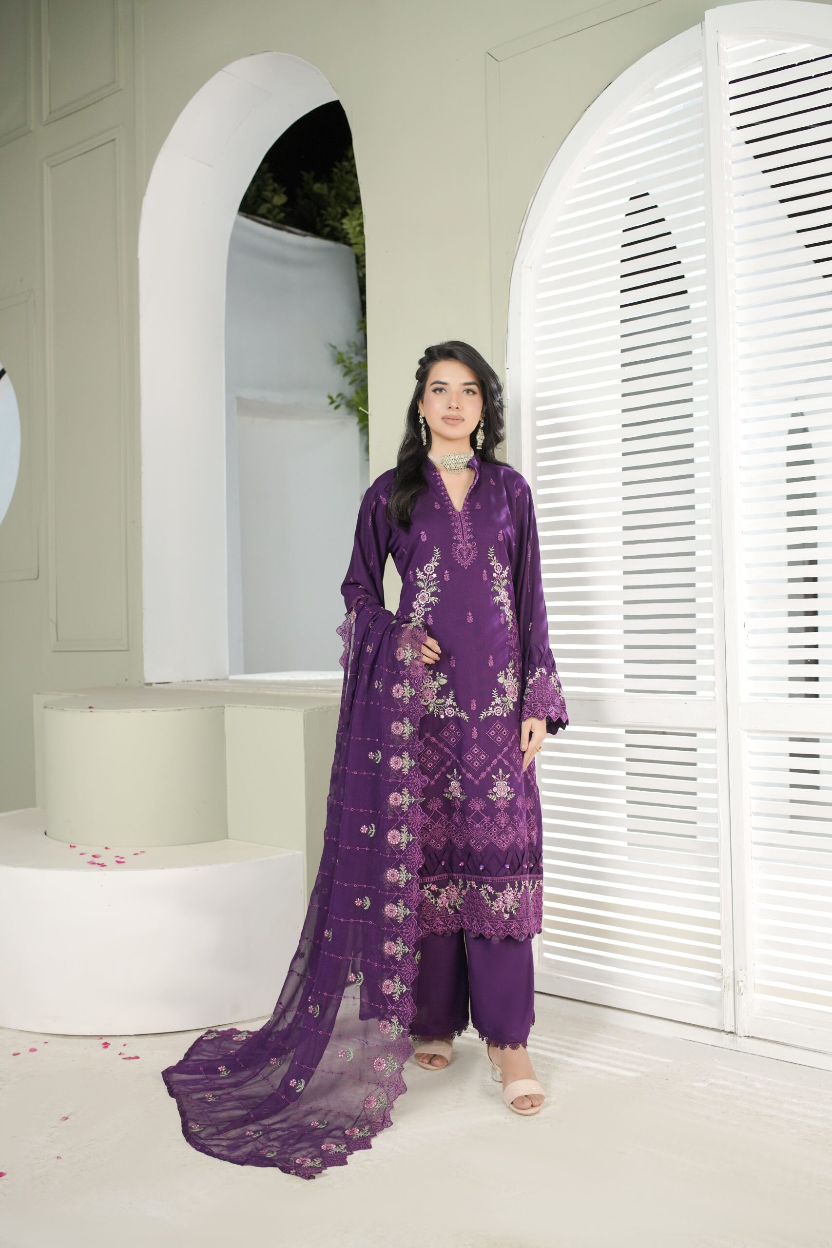 Mehrma-7-scaled Manizay Mehrma Premium Embroidered Winter Karandi With Embroidered Crinkle Dupatta M-09 - Image 1